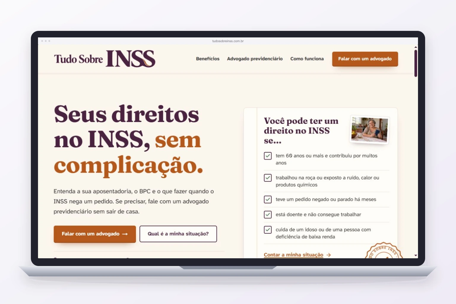 Site da Tudo Sobre INSS exibido em mockup de notebook.